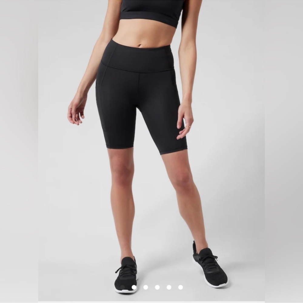 Athleta‎ Women’s Ultimate Stash Pocket 7” Short - Black